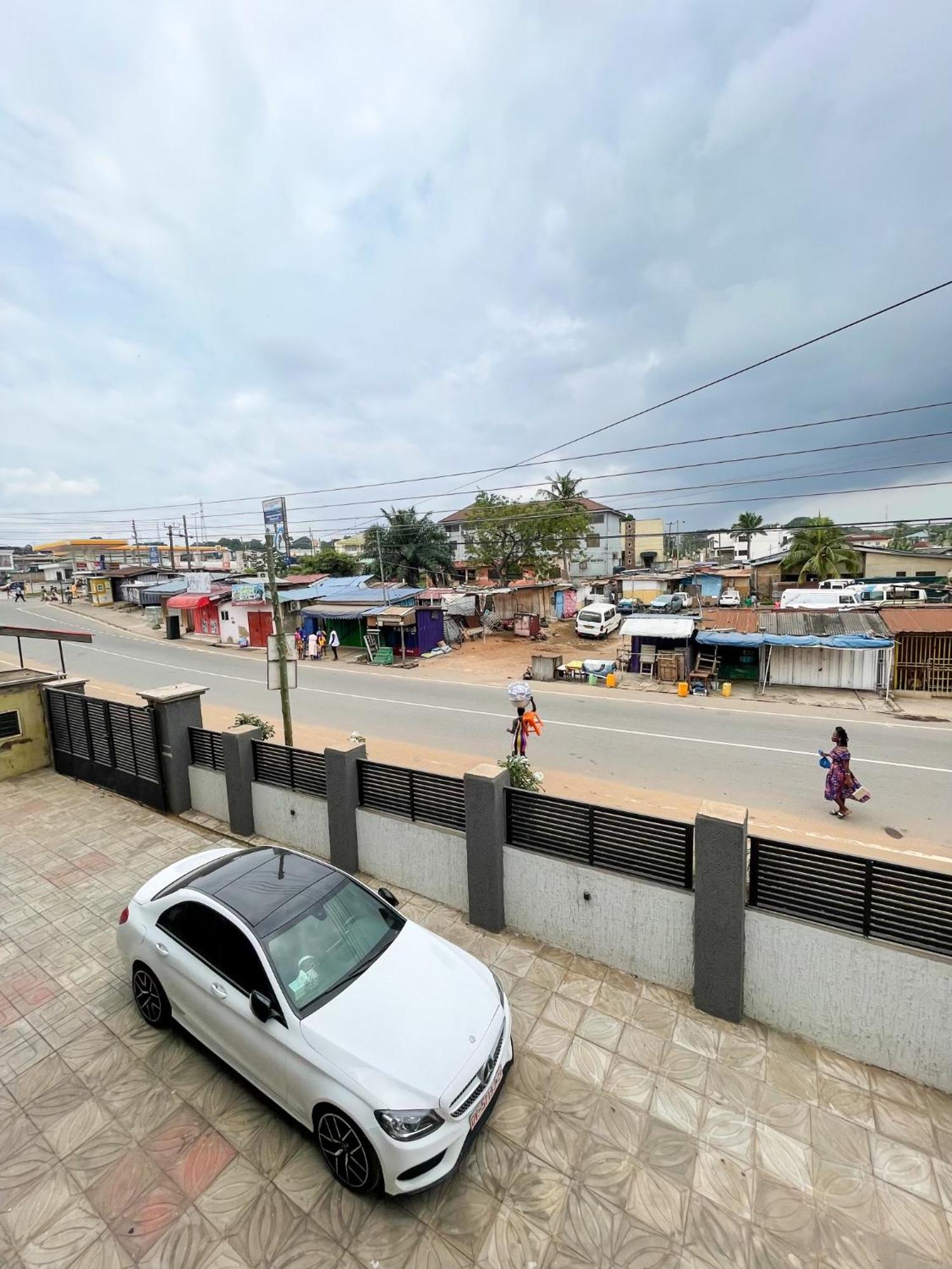 Seven Brothers Apartments Accra Esterno foto